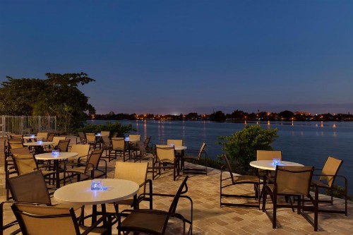 Cambria Hotel Miami Airport - Blue Lagoon - image 4