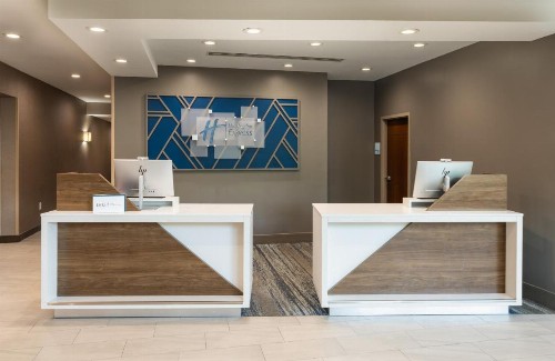 Cambria Hotel Miami Airport - Blue Lagoon - image 7