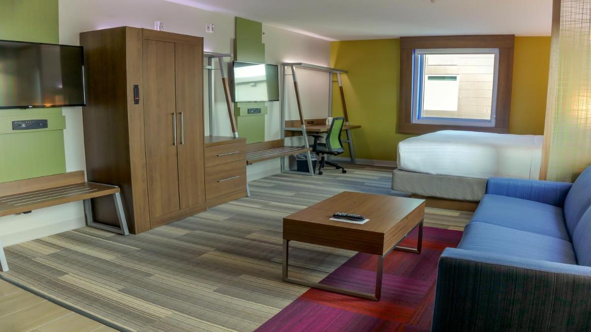 Holiday Inn Express & Suites Miami Airport East an IHG Hotel - image 3