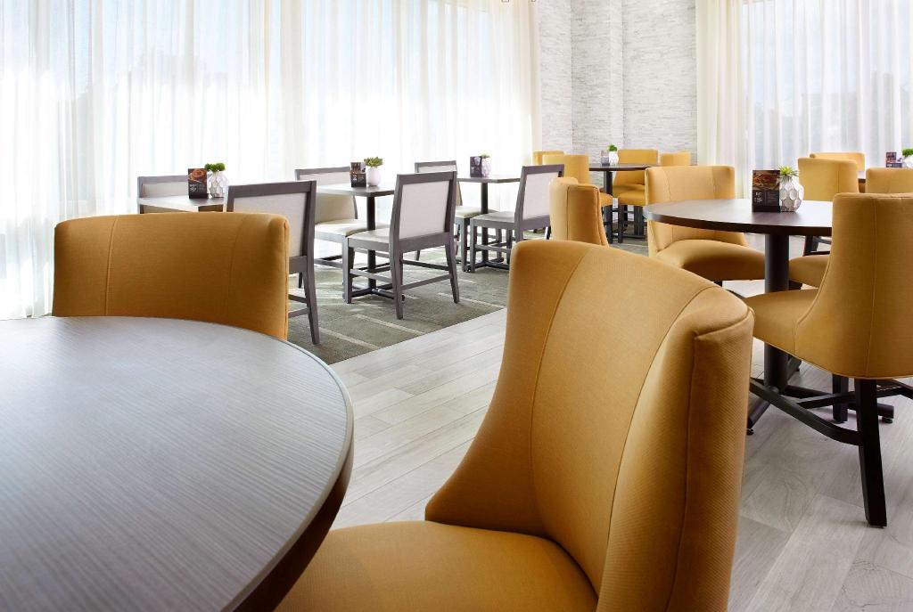 Hyatt Place Miami Airport East - image 7