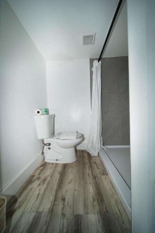 Sinbad Motel - image 14
