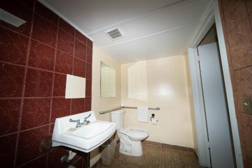 Sinbad Motel - image 16