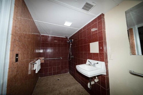 Sinbad Motel - image 30