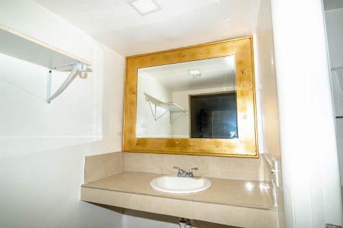 Sinbad Motel - image 31