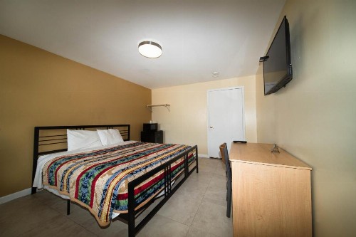 Sinbad Motel - image 5