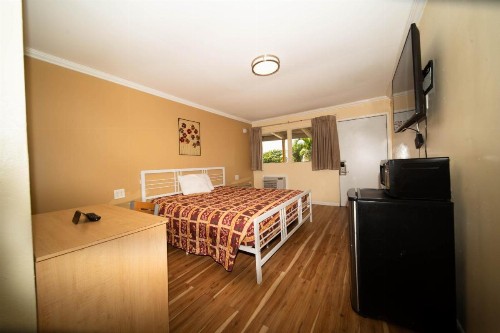 Sinbad Motel - image 7