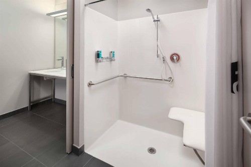 Aloft Miami Airport - image 2