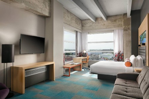 Aloft Miami Airport - image 5