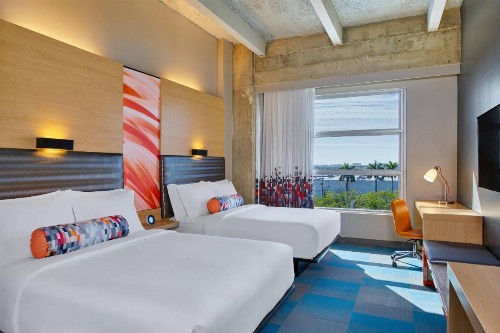 Aloft Miami Airport - image 6