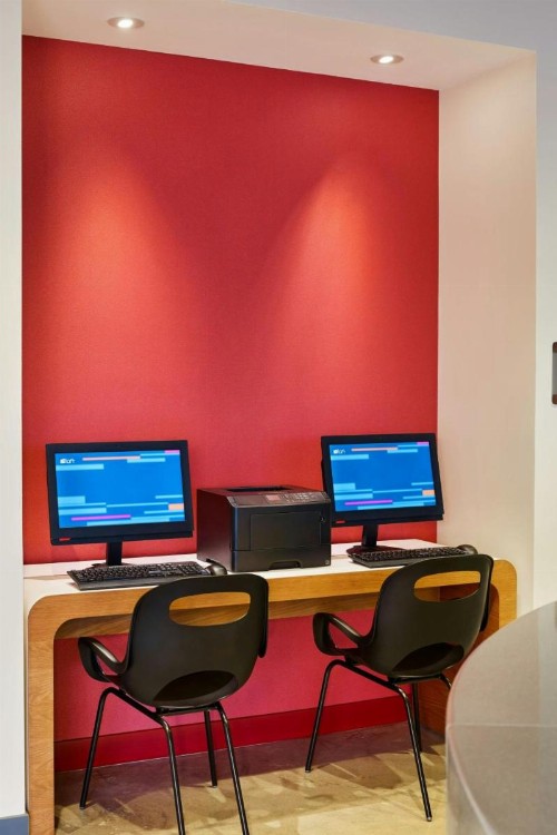 Aloft Miami Airport - image 7