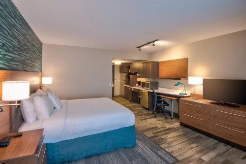 TownePlace Suites by Marriott Miami Airport - image 19