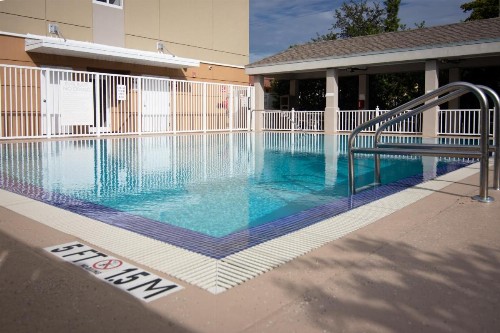 Candlewood Suites Miami Intl Airport - 36th St an IHG Hotel - image 2