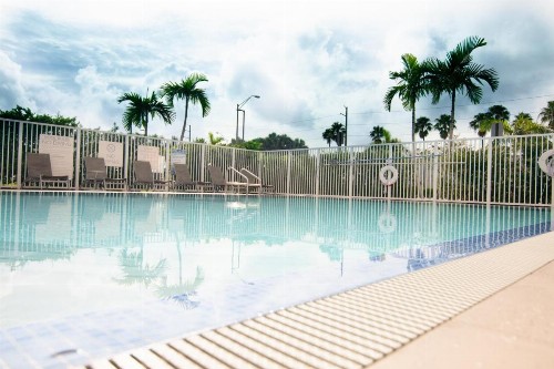 Candlewood Suites Miami Intl Airport - 36th St an IHG Hotel - image 3