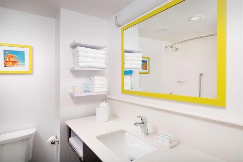 Hampton Inn Miami Airport East - image 23