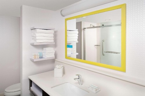 Hampton Inn Miami Airport East - image 9