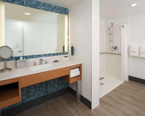Holiday Inn Miami North I-95 an IHG Hotel - image 11
