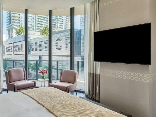 SLS LUX Brickell - image 10