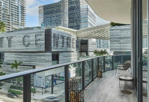 SLS LUX Brickell - image 18