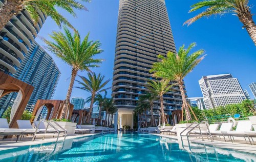 SLS LUX Brickell - image 20