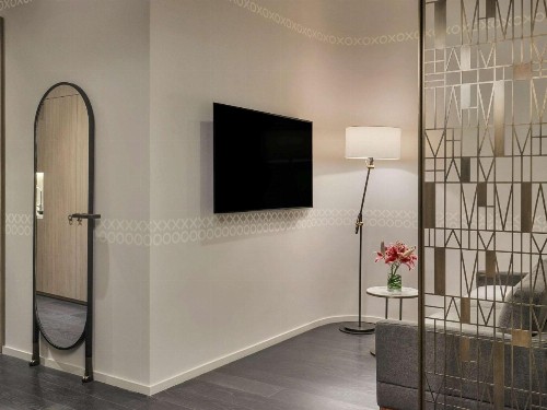 SLS LUX Brickell - image 23