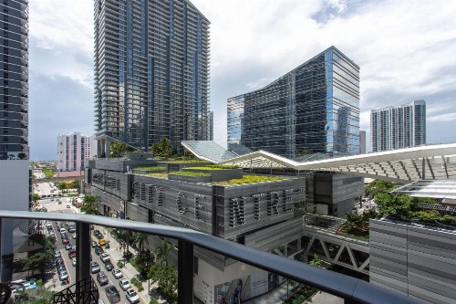 SLS LUX Brickell - image 4