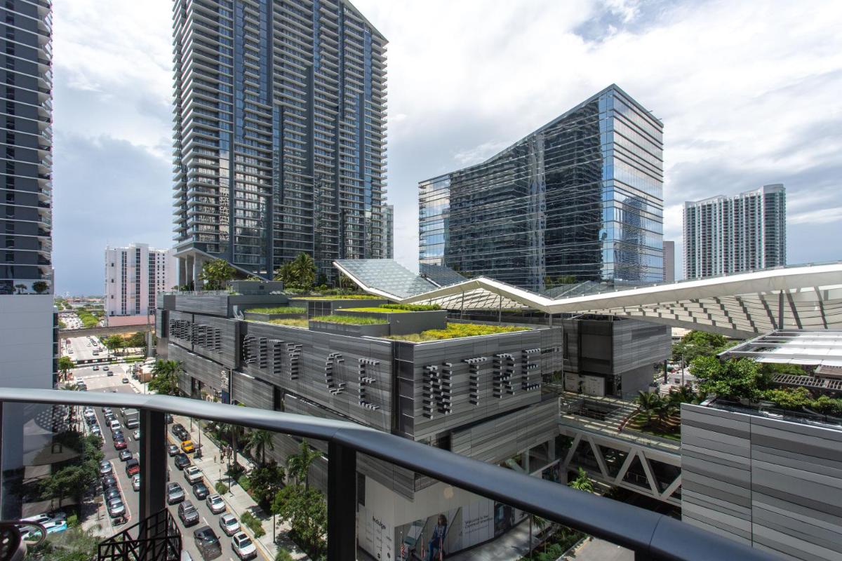 SLS LUX Brickell - image 4