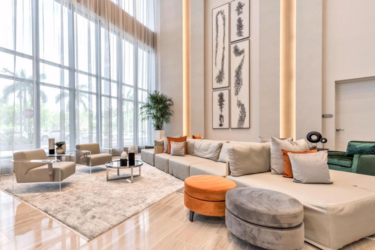 Luxury Apartment in Downtown Doral - image 6