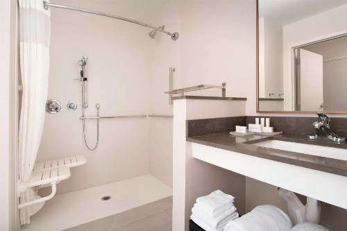 Fairfield Inn & Suites by Marriott Miami Airport West/Doral - image 11