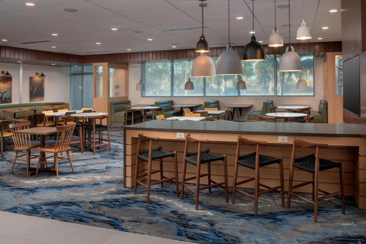 Fairfield Inn & Suites by Marriott Miami Airport West/Doral - image 2
