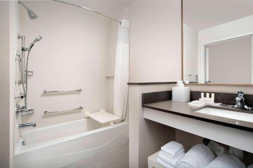 Fairfield Inn & Suites by Marriott Miami Airport West/Doral - image 5