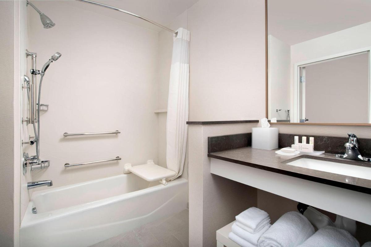Fairfield Inn & Suites by Marriott Miami Airport West/Doral - image 5