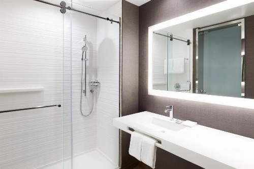 AC Hotel by Marriott Miami Airport West/Doral - image 3
