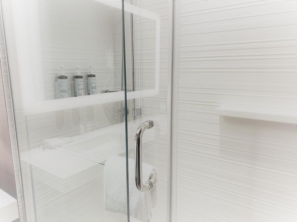 AC Hotel by Marriott Miami Airport West/Doral - image 4