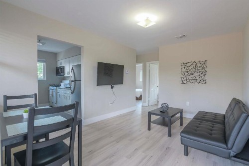 Contemporary 2BR Apartment in Midtown-Wynwood