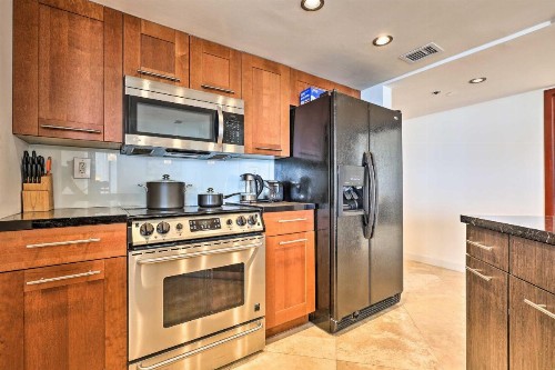 Waterfront High-Rise Condo - Miami Beach 5 Mi - image 7