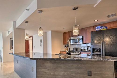 Waterfront High-Rise Condo - Miami Beach 5 Mi - image 9