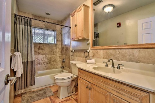 Quaint Central Miami Bungalow 10 Mi to Mid-Beach! - image 4