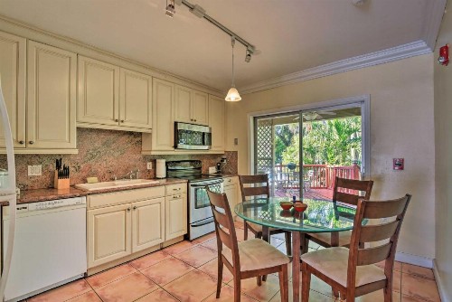 Quaint Central Miami Bungalow 10 Mi to Mid-Beach! - image 7