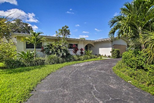 North Miami Home w/ Screened-in Patio + Pool! - image 11