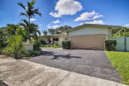 North Miami Home w/ Screened-in Patio + Pool! - image 4