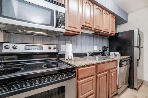 Doral Inn and Suites - image 4