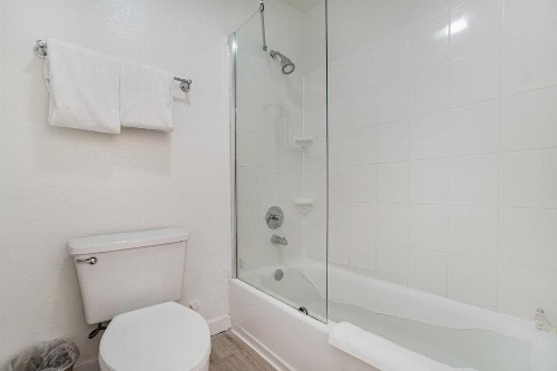 Doral Inn and Suites - image 7