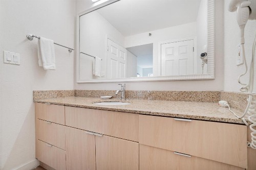 Doral Inn and Suites - image 8