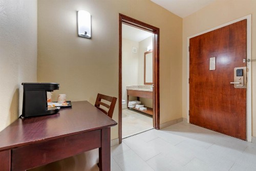 Comfort Inn & Suites Michigan City - image 3