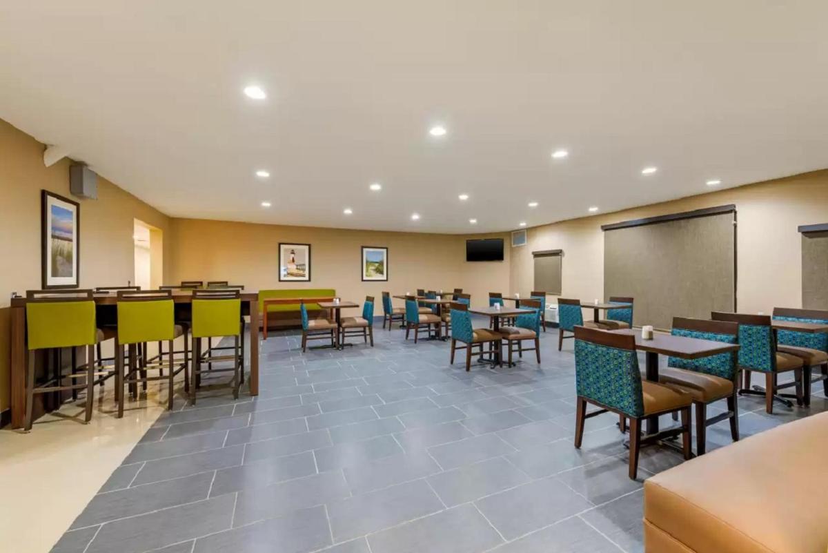 Comfort Inn & Suites Michigan City - image 4