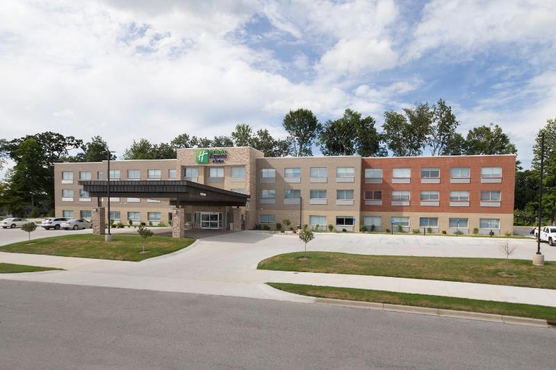 Holiday Inn Express & Suites Michigan City - main image