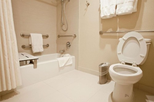 DoubleTree by Hilton Midland Plaza - image 20