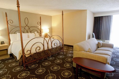 DoubleTree by Hilton Midland Plaza - image 21