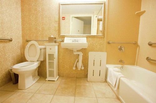 DoubleTree by Hilton Midland Plaza - image 23