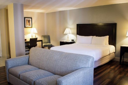 DoubleTree by Hilton Midland Plaza - image 36